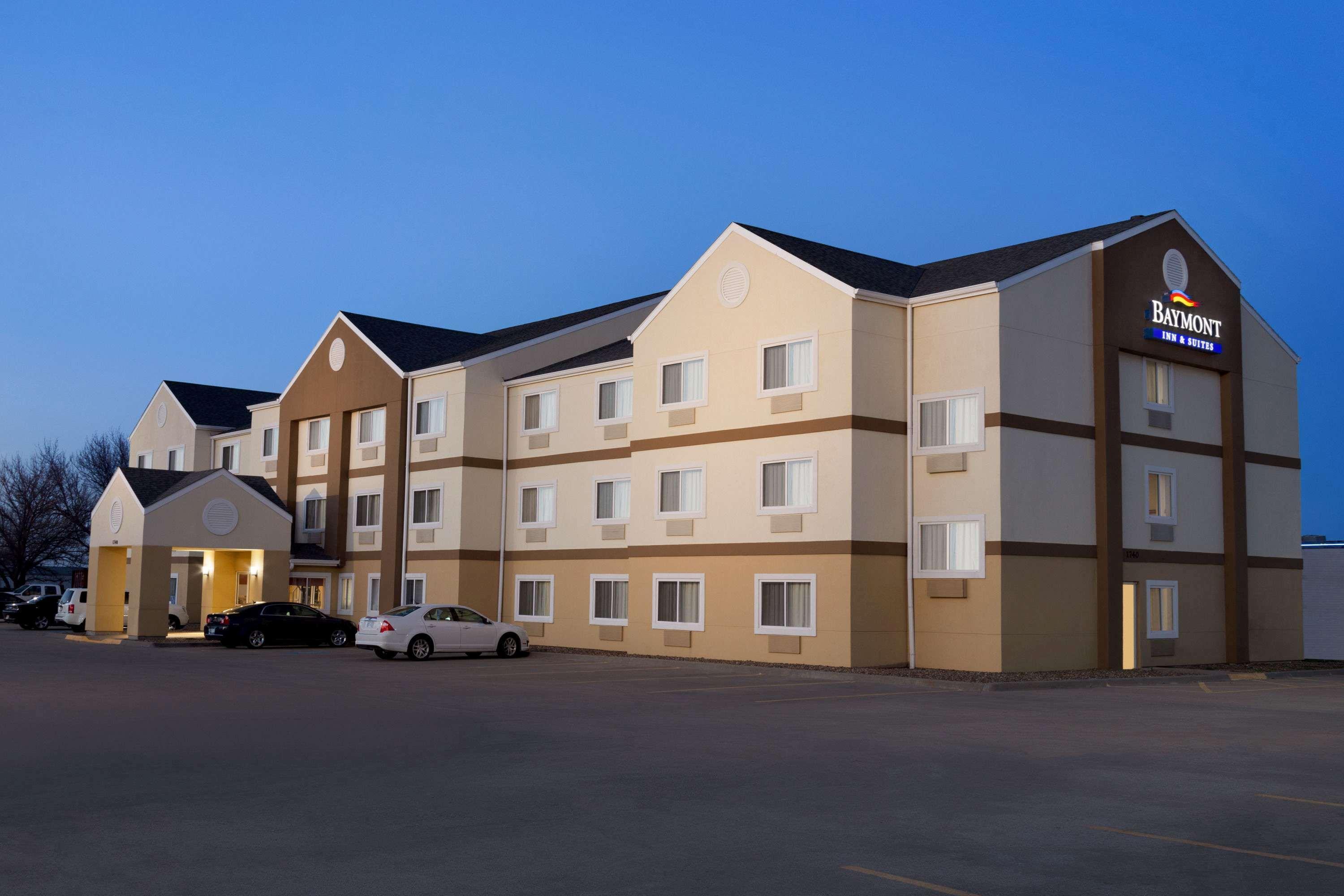 Baymont By Wyndham Salina Hotel Eksteriør billede
