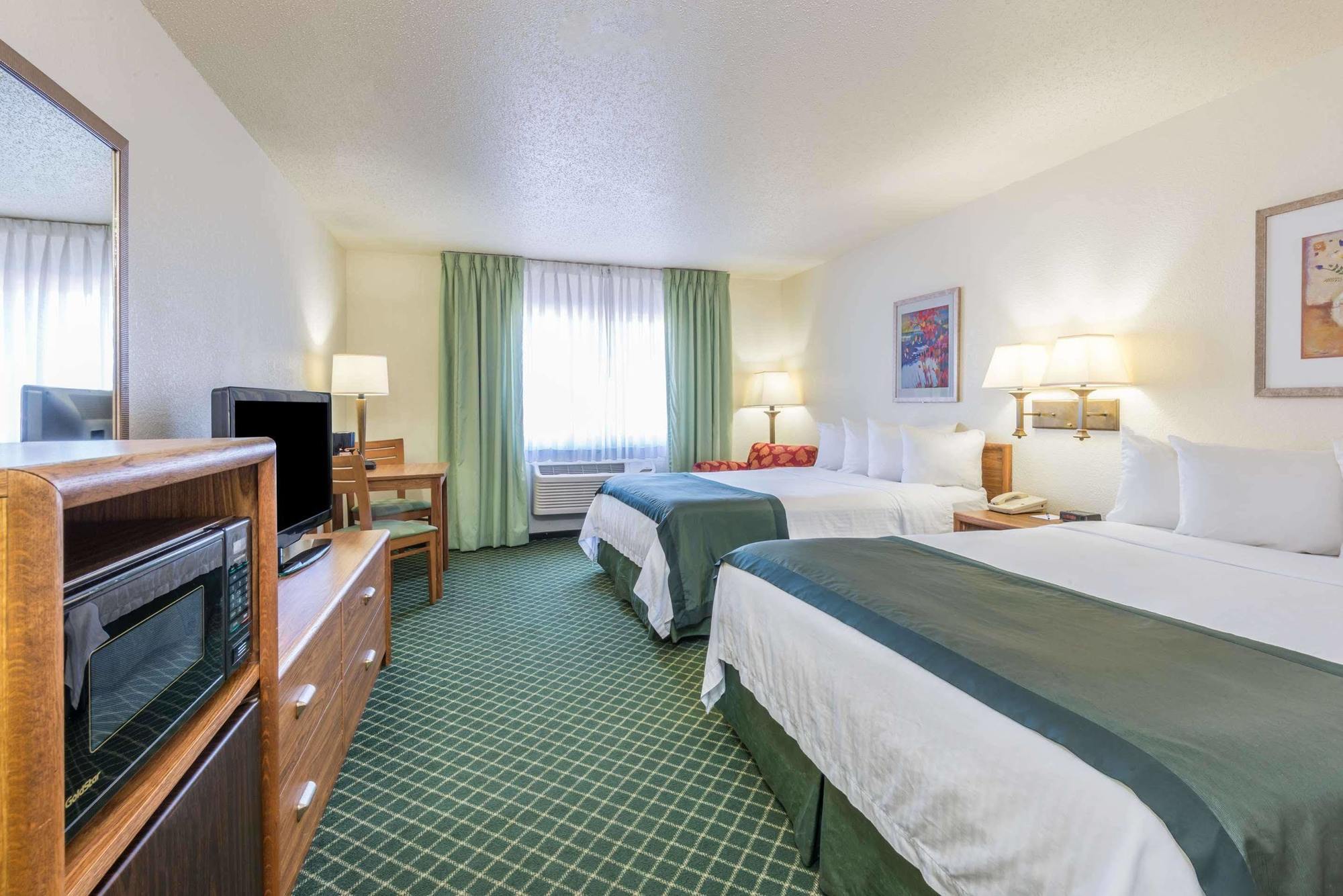Baymont By Wyndham Salina Hotel Eksteriør billede