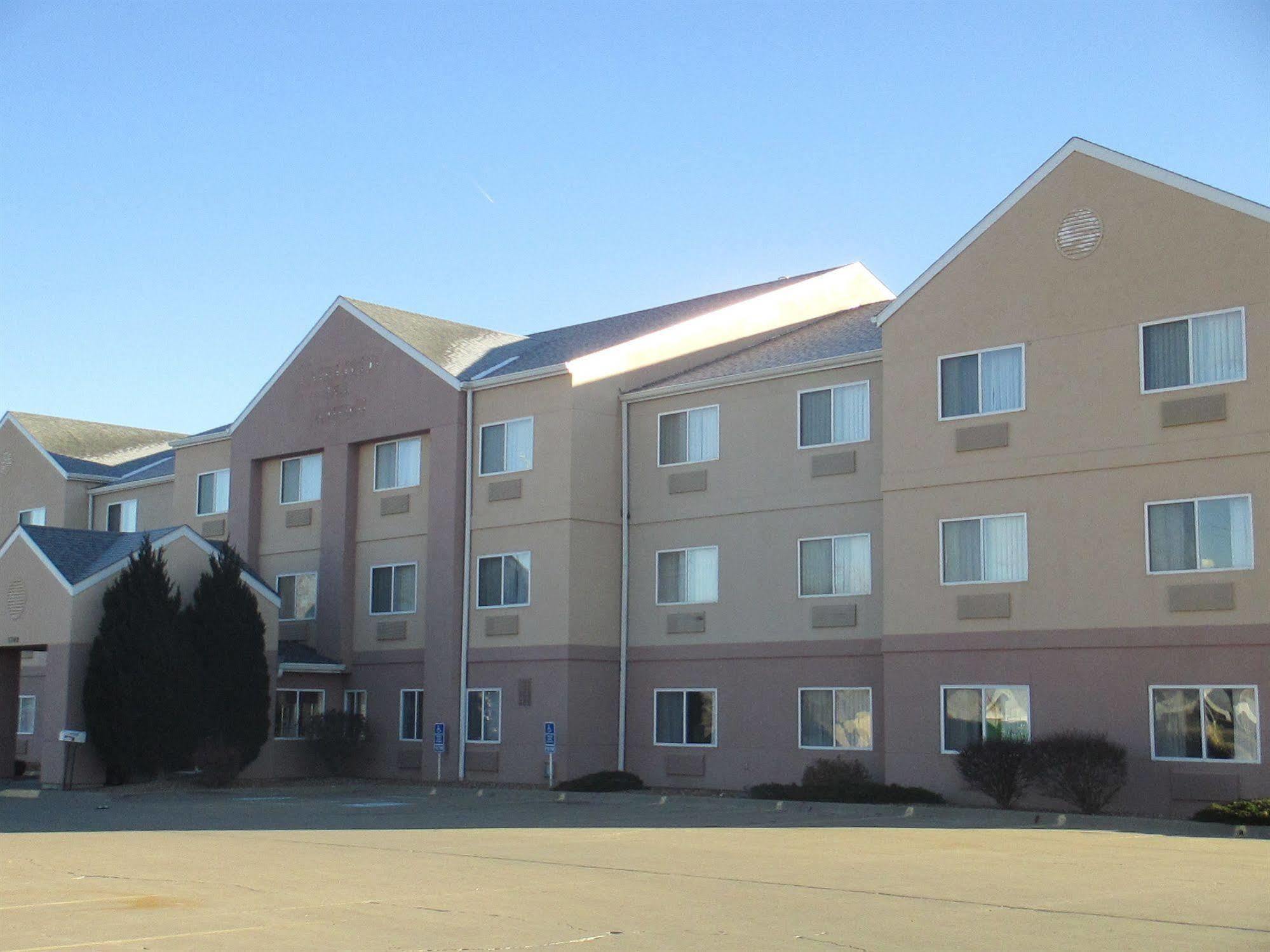 Baymont By Wyndham Salina Hotel Eksteriør billede